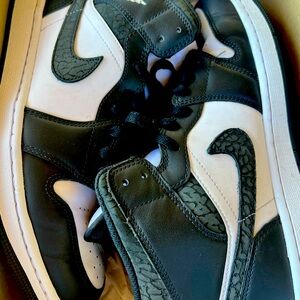 Air Jordan 1 Mid SE Panda Elephant FB9911-01 Men's 11 Used with Box